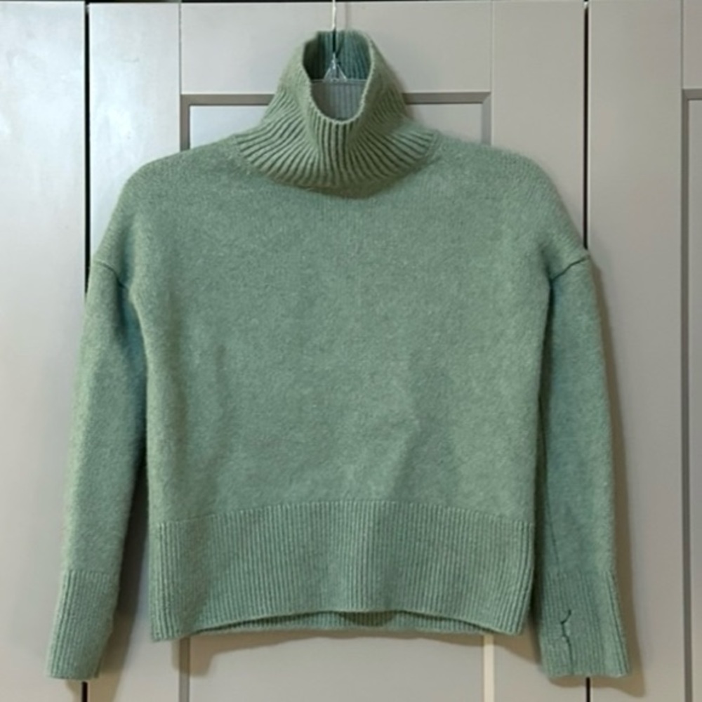 Gentle Herd Funnel Neck Sweater 100% Wool Thumb Holes Sea Foam Green Women’s XXS